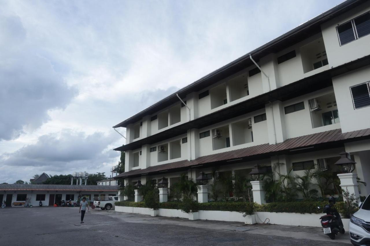ตะวันแมนชั่น Apartment Ban Na Khua Exterior photo